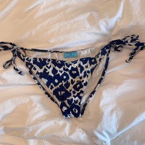 Le tarte medium blue and white string bikini bottom